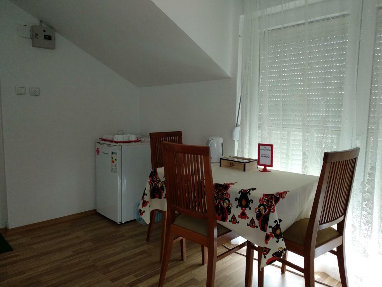 Family House Near Motorway 6 Guests 3 Bedrooms 韦莱斯 外观 照片